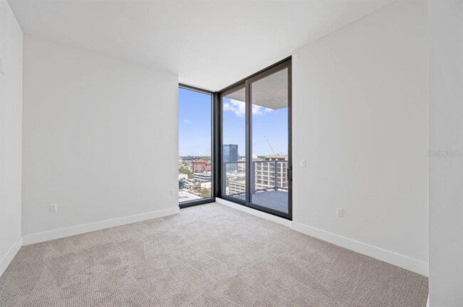 Building Photo - 301 1st St S