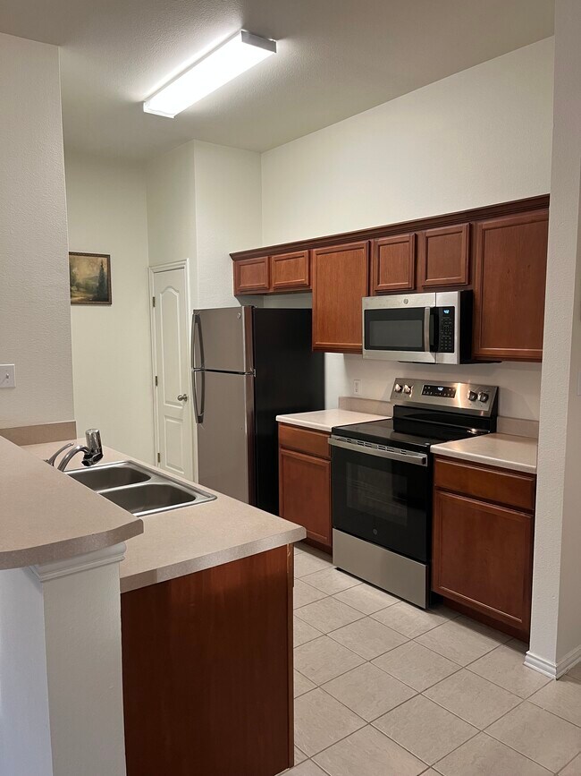 Building Photo - 208 Robin St