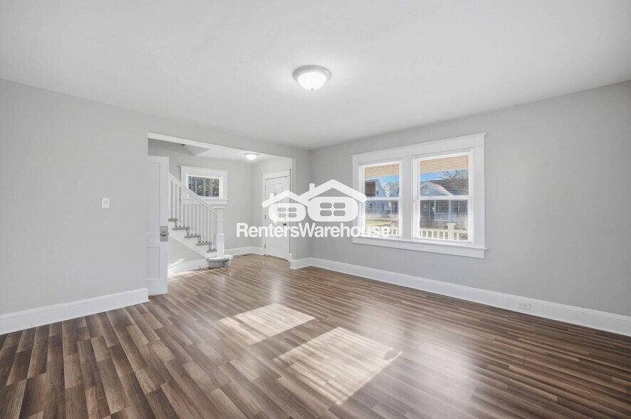 Building Photo - 2729 Somme Ave