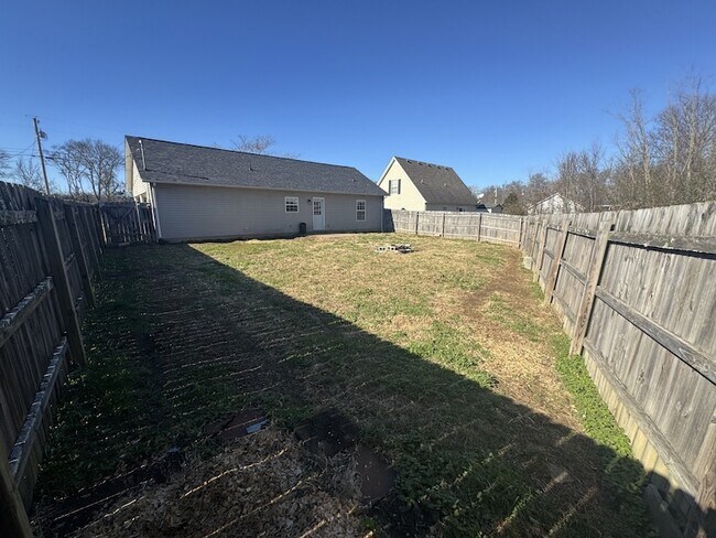 Building Photo - 105 Lorien Cir