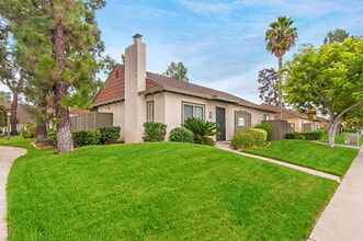 Building Photo - 3 Bedroom, 2 Bath 1374sf Detached condo in Mesa Village 92126.