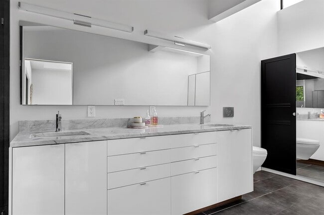 Building Photo - 14505 Running Deer Trail