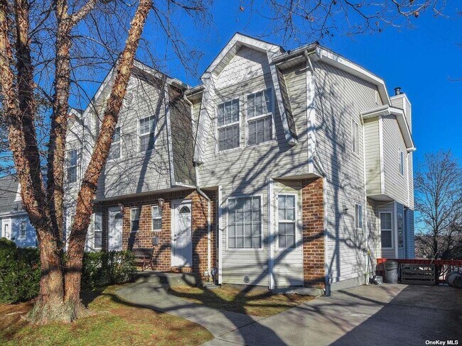 Building Photo - 48 Marwood Rd S