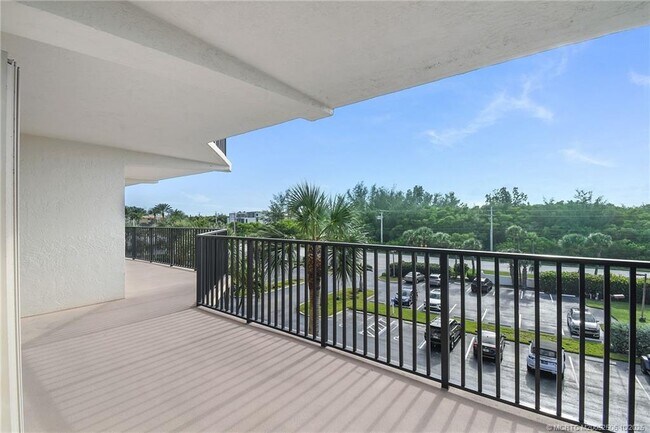 Building Photo - 10044 S Ocean Dr
