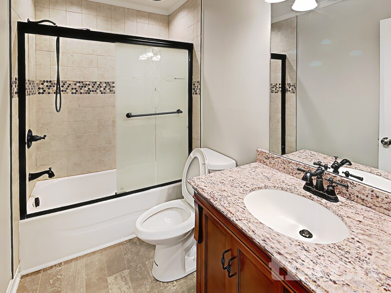 Building Photo - 2113 Putnam Ln