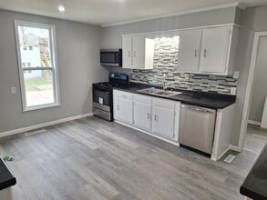 Building Photo - 202 W Chestnut St