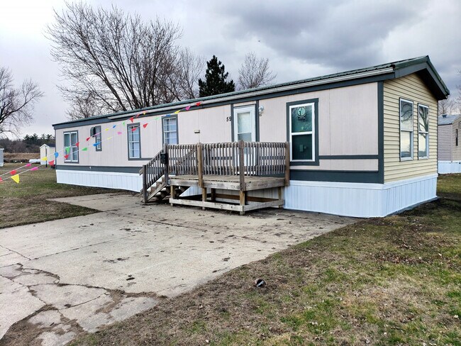 Building Photo - Marshalltown Estates