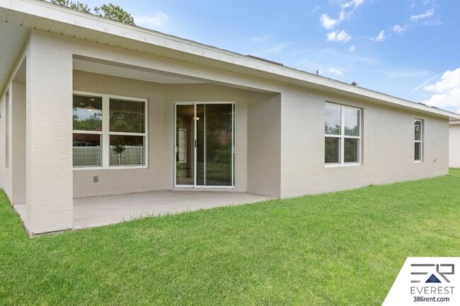 Building Photo - FULLY FENCED 3/2/2 IN DESIRABLE QUAIL HOLLOW