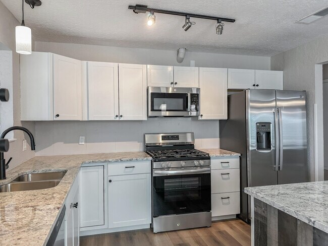 Building Photo - 1106 Arias Ave NW