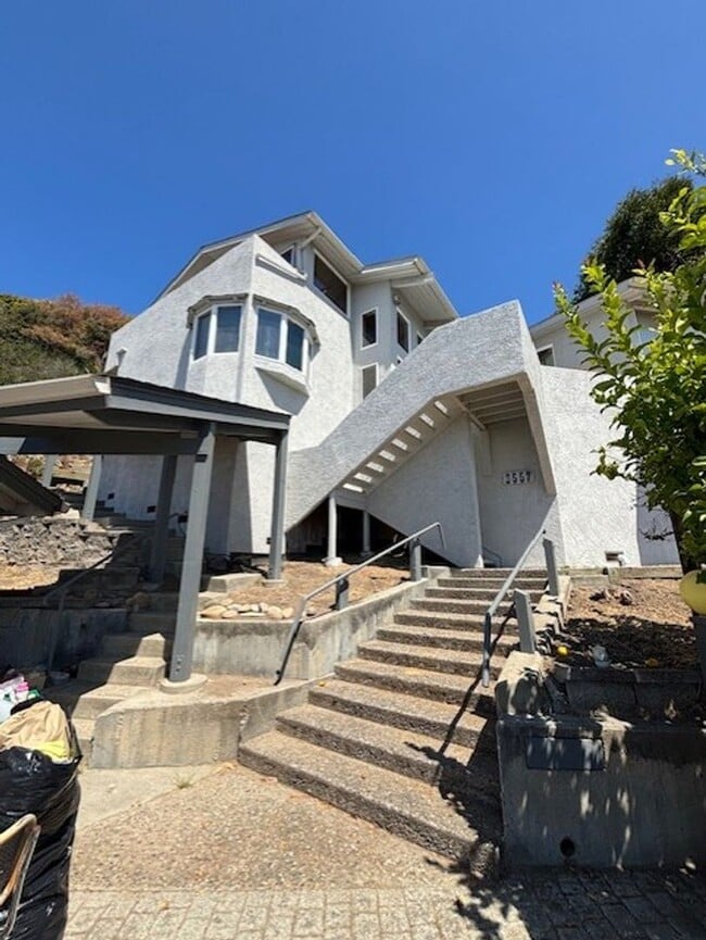 Building Photo - Stunning Hilltop Retreat with Panoramic Oc...
