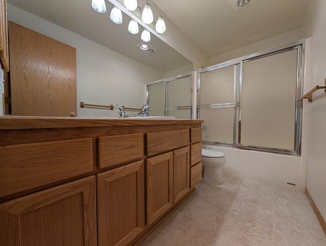 Building Photo - Beautiful 3-Bedroom, 2-Bath Home With fenced yard!