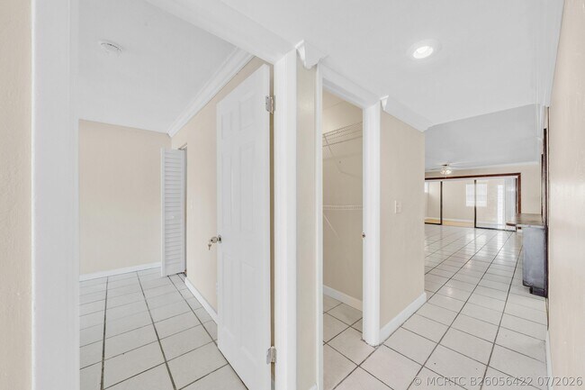 Building Photo - 221 NW 43rd Pl