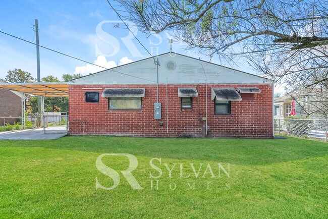 Building Photo - 3 BR, 2 BA home in Oakwood Estates