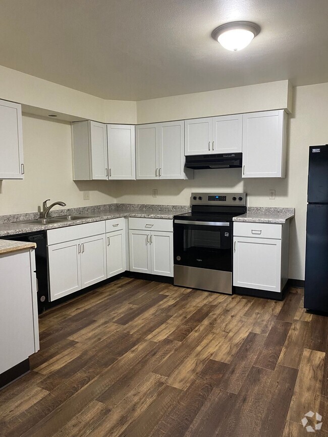 Building Photo - Immaculate Updated 2 Bedroom with 1 Bath