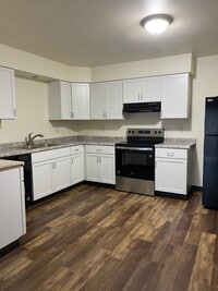 Building Photo - Immaculate Updated 2 Bedroom with 1 Bath