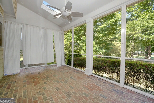 Building Photo - 322 Welton Way