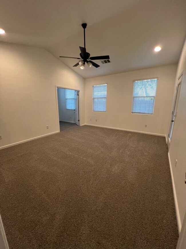 Building Photo - 2724 Tecopa Ave