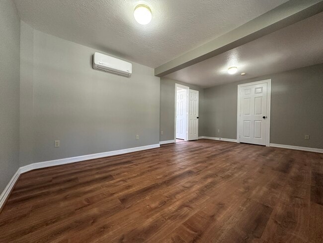 Building Photo - 13868 Cedar Hill Rd
