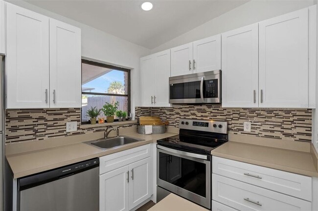 Building Photo - 676 Orangewood Dr