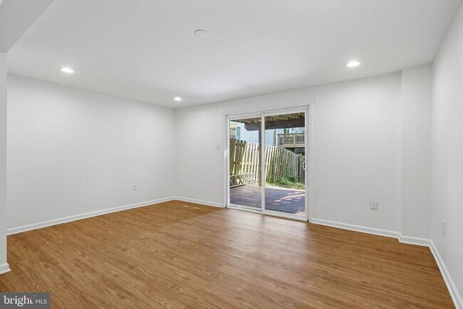 Building Photo - 8867 Willowwood Way