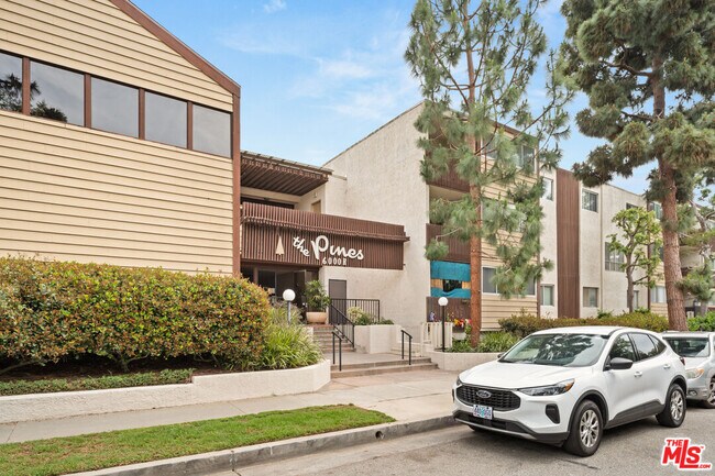 Building Photo - 6000 Canterbury Dr