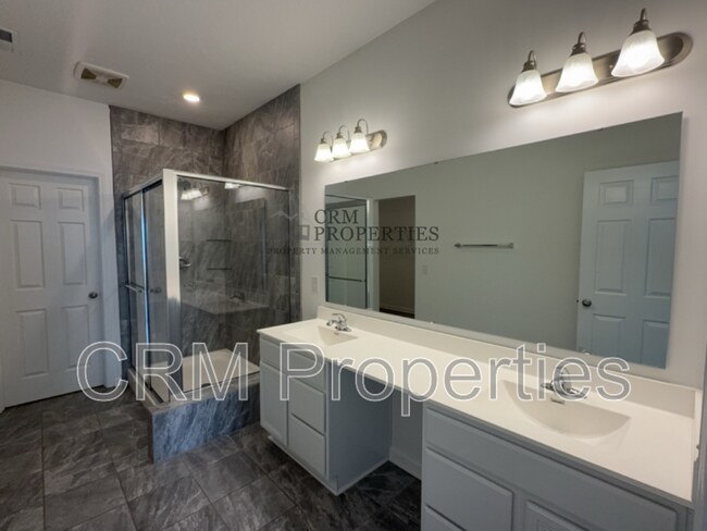 Building Photo - 3242 Somers Dr