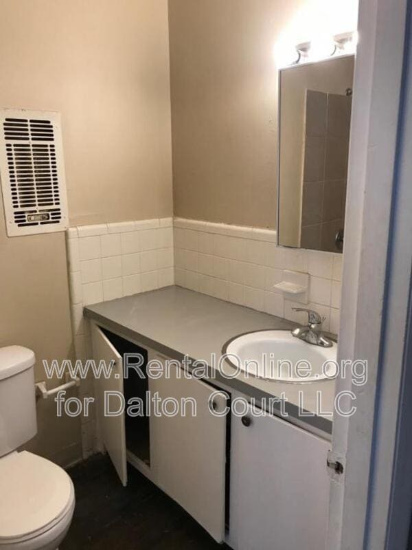 Building Photo - 1972 Cambridge Dr