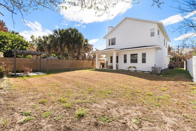 Building Photo - 668 Overspin Dr