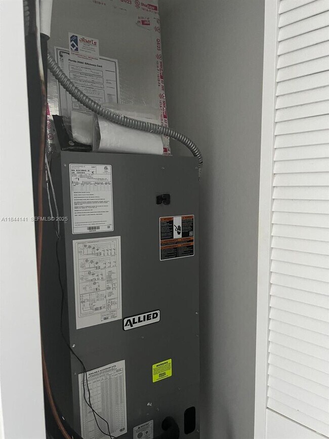 Building Photo - 1840 SW 144th Ave