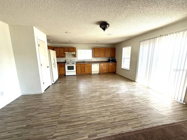 Building Photo - 121 Lindsay Dr