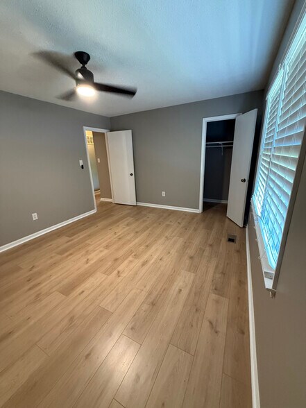 Building Photo - 1405 Harth Dr