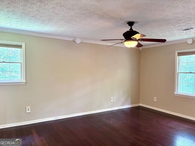 Building Photo - 2408 Crooked Tree Ct NE