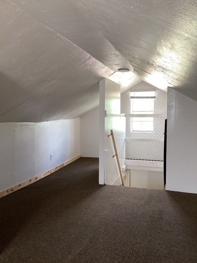 Building Photo - 3 Bedroom 1 Bath Home