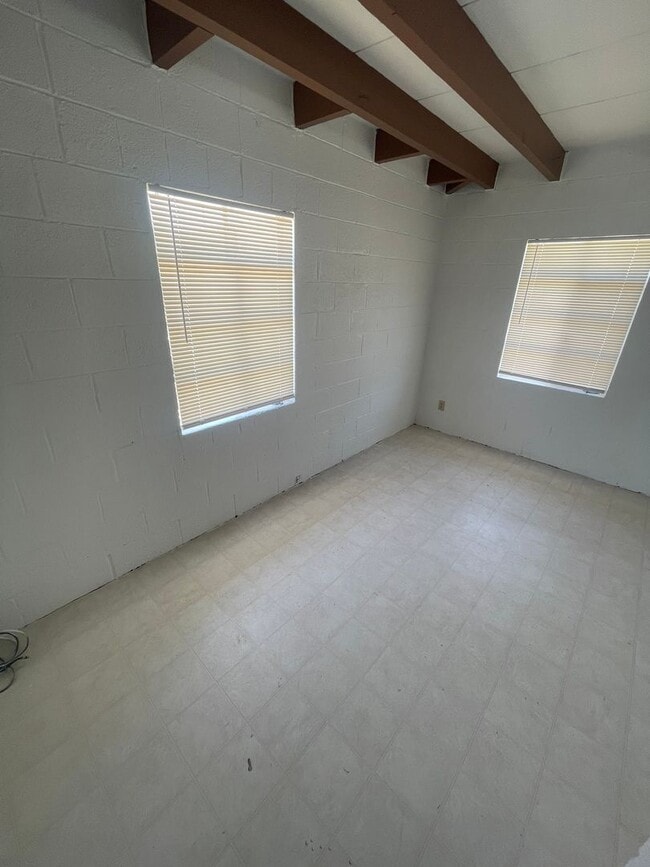 Building Photo - Cute 3-bedroom, 1-bathroom Home