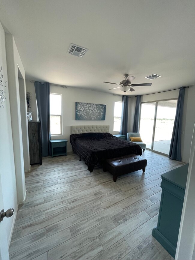 Building Photo - 10713 W Appaloosa TR