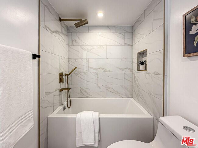 Building Photo - 1133 5th St