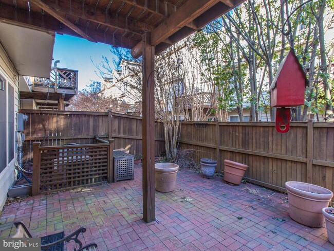 Building Photo - 701 Fitzhugh Way