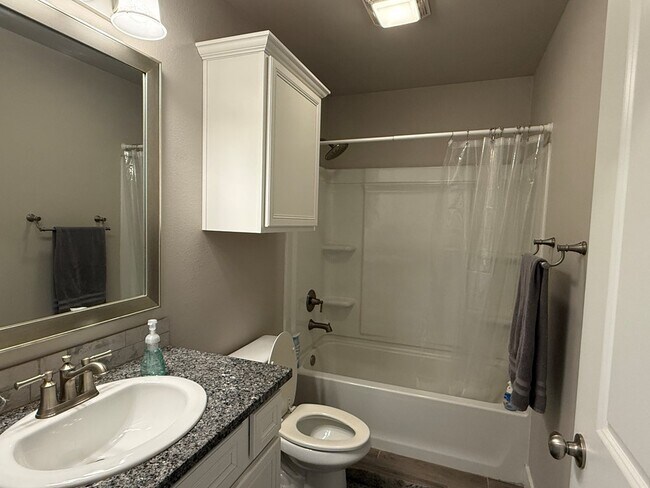 Building Photo - 1 Cheyenne Ct