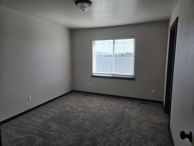 Building Photo - Newer 3 Bed / 2 Bath Single-Level Home in Rathdrum – Brookshire Subdivision
