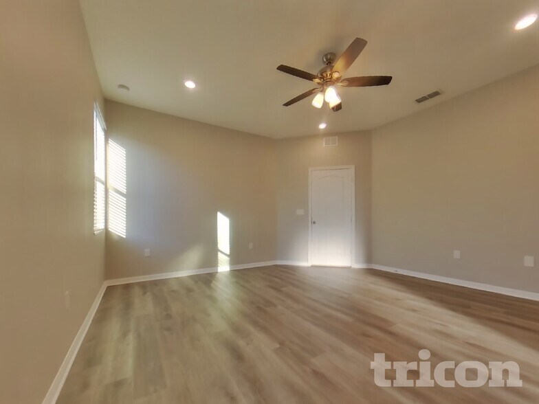 Building Photo - 1660 Luft Ln