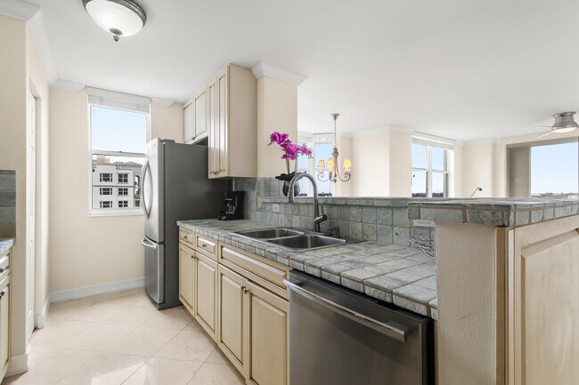 Building Photo - 3594 S Ocean Blvd