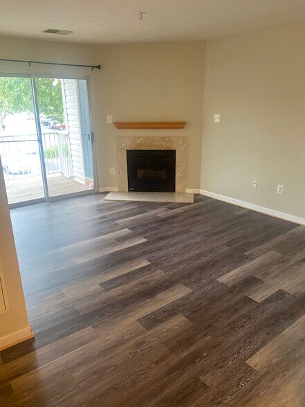 Building Photo - 8911 Town Center Cir