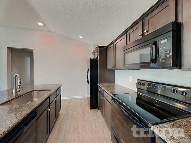 Building Photo - 8096 Hind Wy