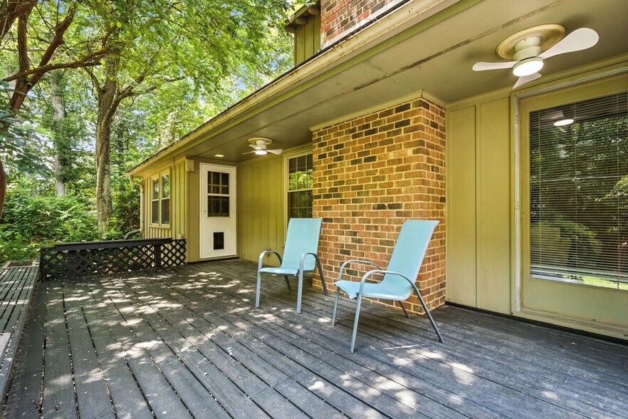 Building Photo - 1421 Lynn Rd