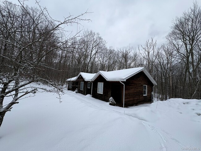 Building Photo - 84 Country Rd