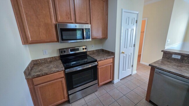 Building Photo - 5810 Longwood Dr