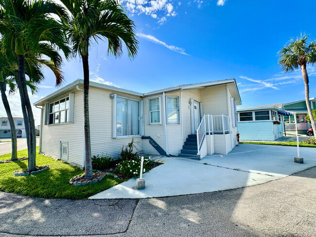 Building Photo - 564 Nettles Blvd