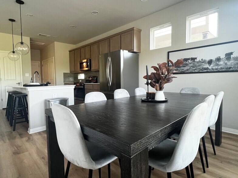 Dining - 1025 Harwell Loop