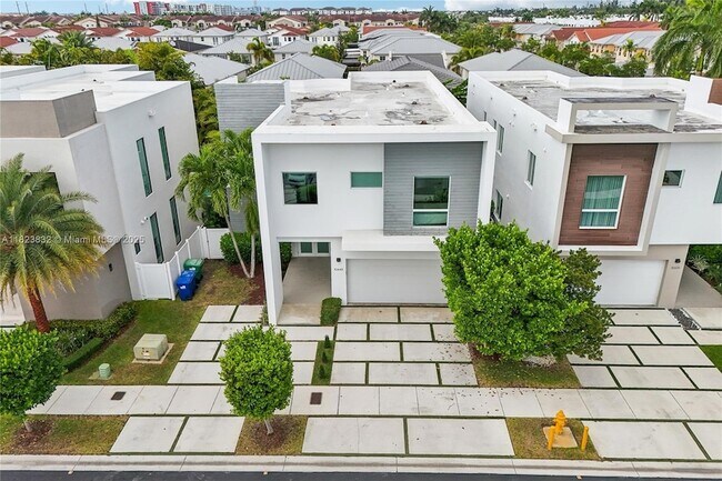 Building Photo - 10445 NW 68th Terrace