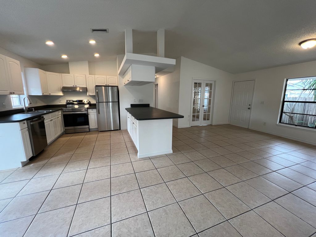 Building Photo - 2773 Cypress Dr